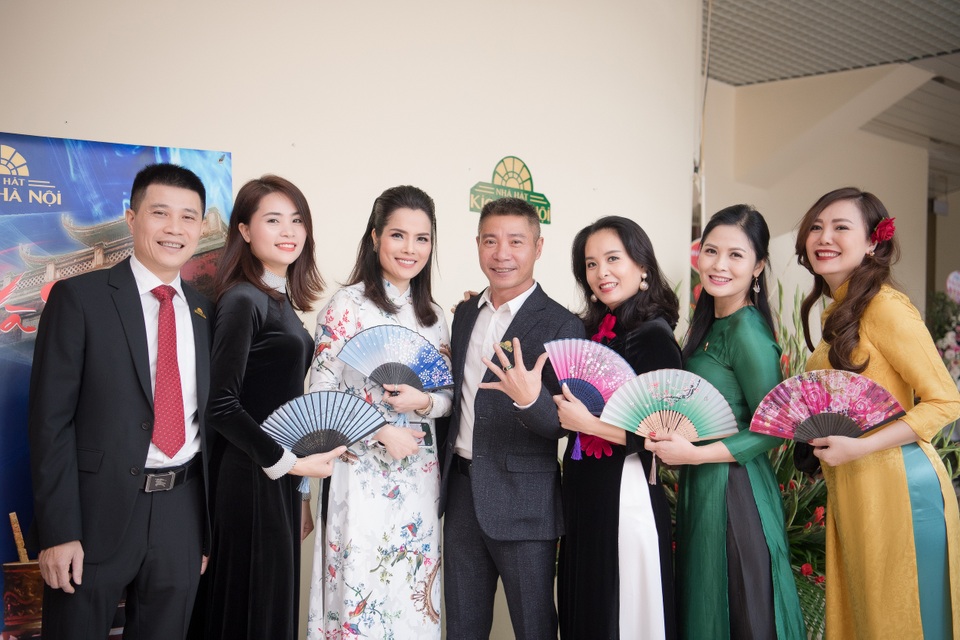 Dàn “Táo Quân” hội ngộ các thế hệ vàng của làng sân khấu Hà Nội - 15 Dàn “Táo Quân” hội ngộ các thế hệ vàng của làng sân khấu Hà Nội - 15