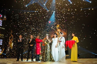 Đêm gala tôn vinh Ngôi Sao Doanh Nhân Việt 2017 diễn ra thành công tốt đẹp