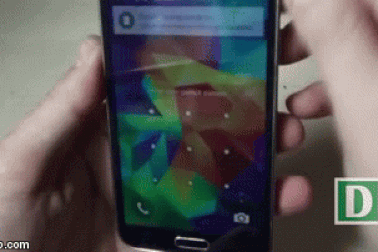 Cách làm sạch khe cắm tai nghe trên smartphone