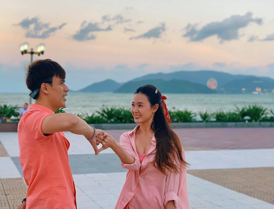 Midu: Nếu không phải là bạn thân sẽ xiêu lòng trước Trần Anh Huy - 4 Midu: Nếu không phải là bạn thân sẽ xiêu lòng trước Trần Anh Huy - 4