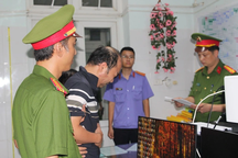 Thông tin mới vụ ô tô tông xe máy rồi lao xuống sông khiến 3 người tử vong