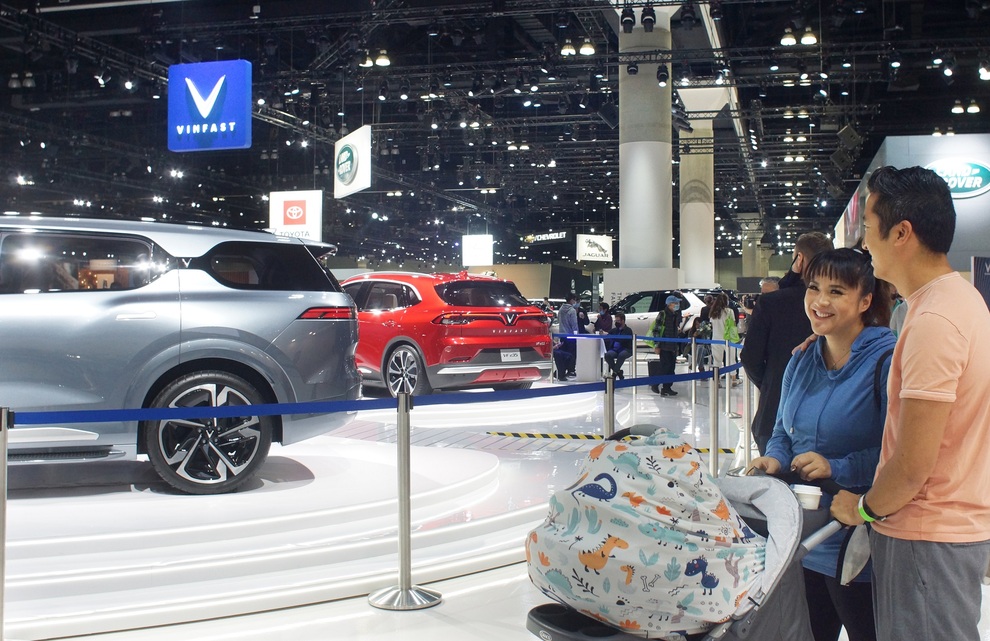 Khách Mỹ nói gì khi lần đầu được chiêm ngưỡng bộ đôi VinFast VF e35, VF e36? - 5