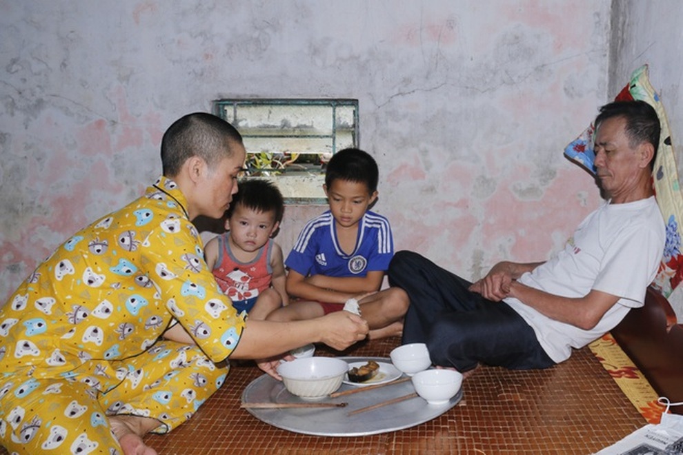 Bạn đọc hỗ trợ người phụ nữ ung thư chăm chồng bệnh tật gần 110 triệu đồng - 2 Bạn đọc hỗ trợ người phụ nữ ung thư chăm chồng bệnh tật gần 110 triệu đồng - 2