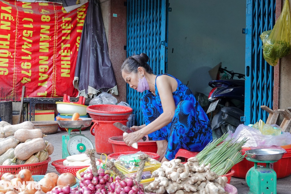 Khách vơi quá nửa, tiểu thương các chợ ngồi… ngáp cả ngày - 3 Khách vơi quá nửa, tiểu thương các chợ ngồi… ngáp cả ngày - 3
