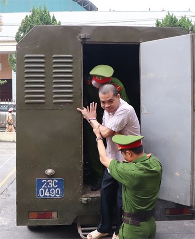 Mở lại phiên xét xử cán bộ tại Hà Giang trong vụ gian lận điểm thi - Ảnh 3. Mở lại phiên xét xử cán bộ tại Hà Giang trong vụ gian lận điểm thi - Ảnh 3.