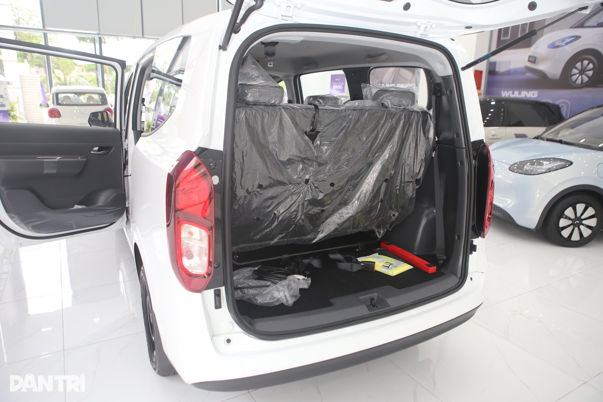 Chi tiết MPV điện Wuling Grango: 7 chỗ, trang bị cơ bản - 11