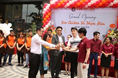 Gà rán Donchicken Hàn Quốc: Cơn sốt mới của giới trẻ Hà Nội