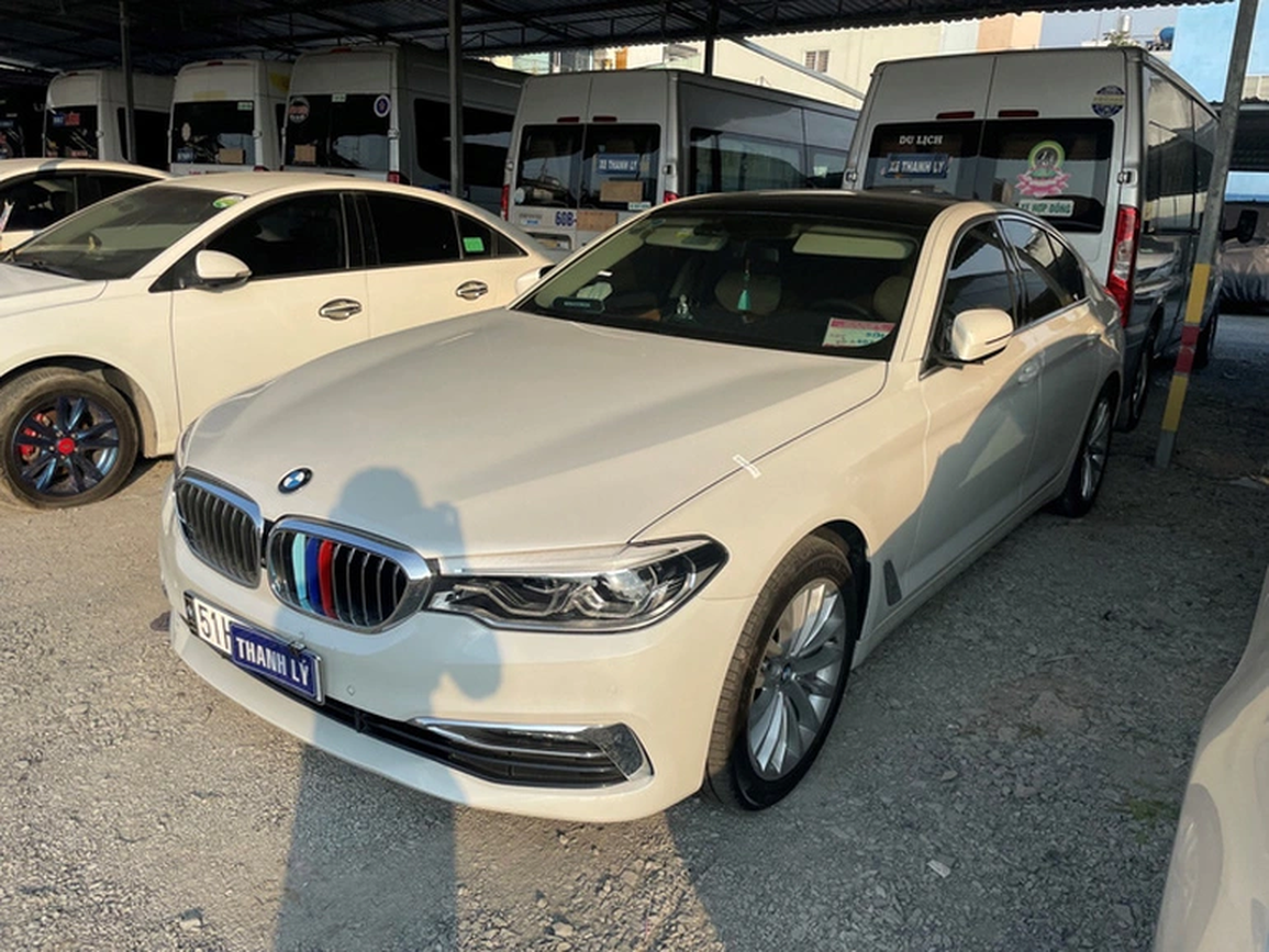 Ngân hàng rầm rộ thanh lý xe sang, miếng bánh ngon cho người mua? - 3 Ngân hàng rầm rộ thanh lý xe sang, miếng bánh ngon cho người mua? - 3