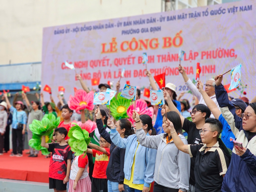 TPHCM náo nức trước giờ công bố các nghị quyết sáp nhập - 3 TPHCM náo nức trước giờ công bố các nghị quyết sáp nhập - 3