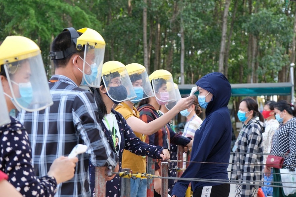Tổ an toàn Covid-19 trên xe đưa đón công nhân và phòng trọ - 1 Tổ an toàn Covid-19 trên xe đưa đón công nhân và phòng trọ - 1