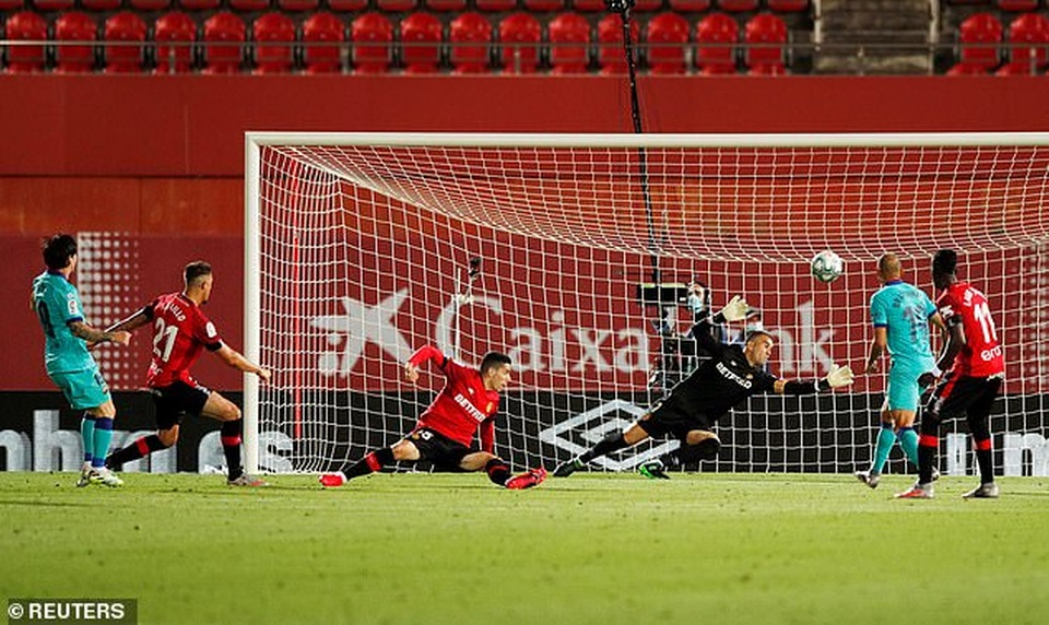Mallorca 0-4 Barcelona: Messi tỏa sáng rực rỡ - 6 Mallorca 0-4 Barcelona: Messi tỏa sáng rực rỡ - 6