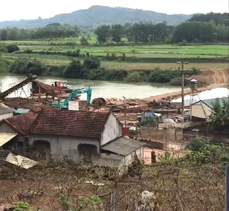 Vụ chặt đôi dòng sông ly kỳ ở xứ Lạng: Có chống lưng, lợi ích nhóm? - 1 Vụ chặt đôi dòng sông ly kỳ ở xứ Lạng: Có chống lưng, lợi ích nhóm? - 1