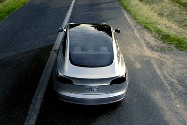 Nhiều khách huỷ đơn đặt hàng mua xe Tesla Model 3