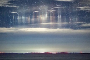 Những cột sáng bí ẩn xuất hiện trên bầu trời Mỹ