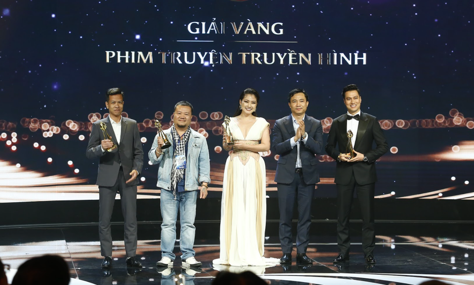 Việt Anh, Ngọc Lan giành giải diễn viên chính xuất sắc nhất - 1 Việt Anh, Ngọc Lan giành giải diễn viên chính xuất sắc nhất - 1