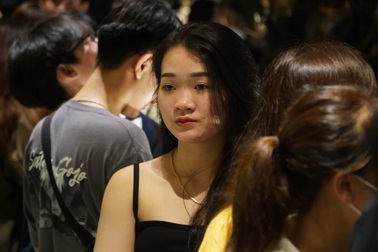 Tết Dương lịch: Đổ xô đi công viên "view triệu đô", xếp hàng cà phê bến tàu