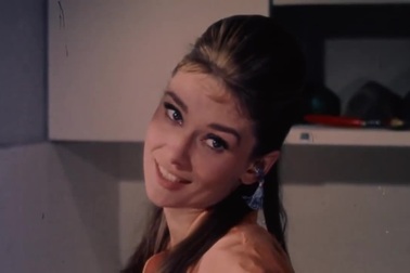 Minh tinh Audrey Hepburn xuất hiện trong phim "Breakfast at Tiffany's"