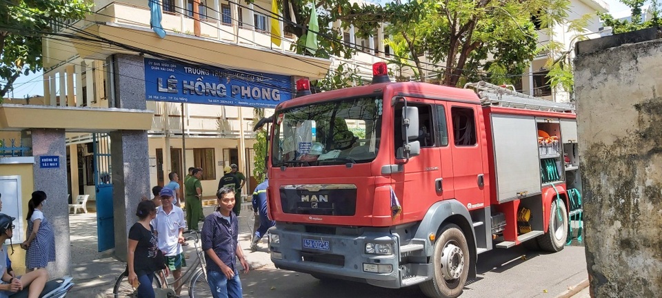 Cháy trường học lúc giữa trưa - 1 Cháy trường học lúc giữa trưa - 1