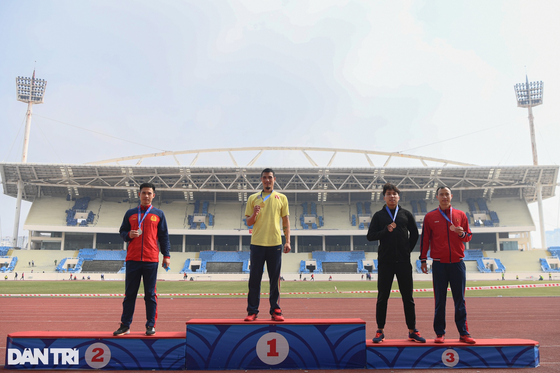 Ông hoàng đi bộ Nguyễn Thành Ngưng phá kỷ lục quốc gia cự ly 20.000m - 9