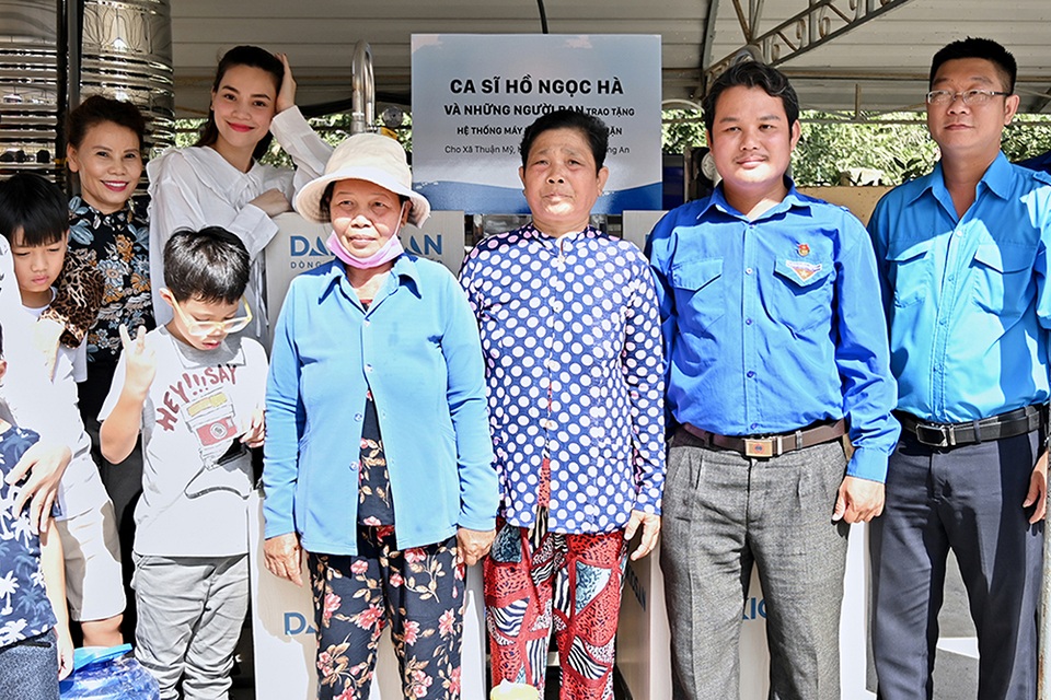 Hồ Ngọc Hà, con trai Subeo trao nước sạch cho miền Tây sau giãn cách xã hội - 5