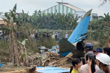 Phi công Su 22 nhận lệnh lái máy bay xa khu đông dân cư trước khi nhảy dù