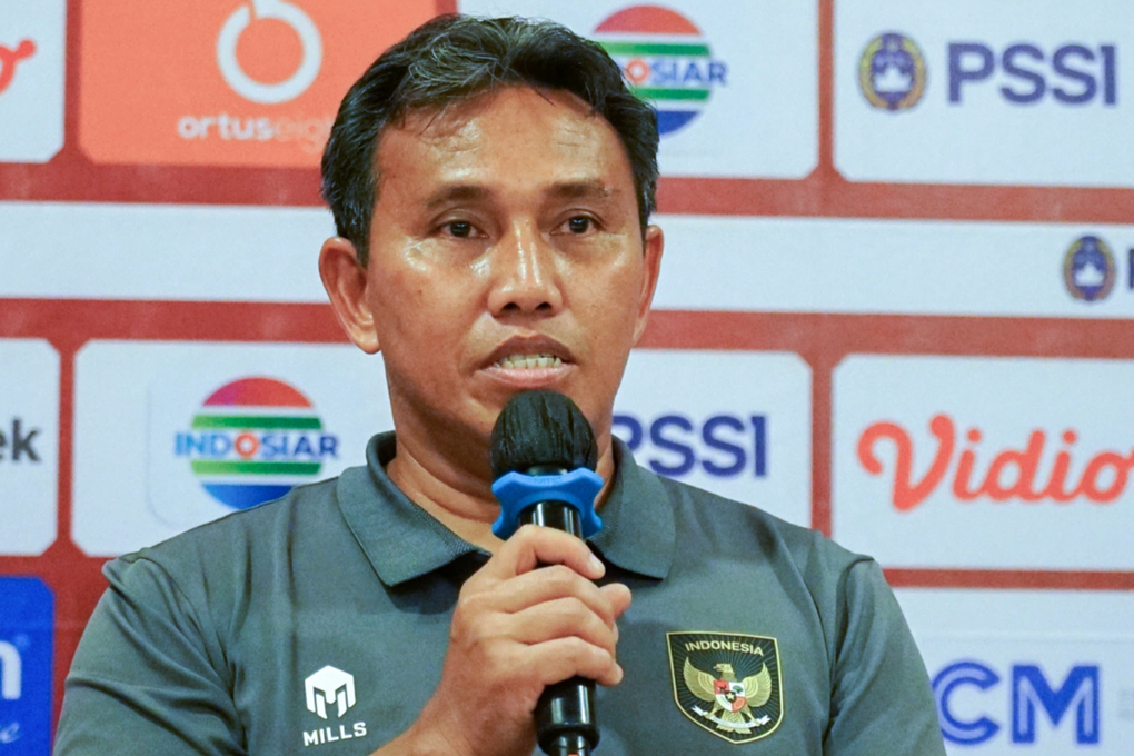 HLV Indonesia xin lỗi U16 Việt Nam vì CĐV ném chai lọ - 2 HLV Indonesia xin lỗi U16 Việt Nam vì CĐV ném chai lọ - 2