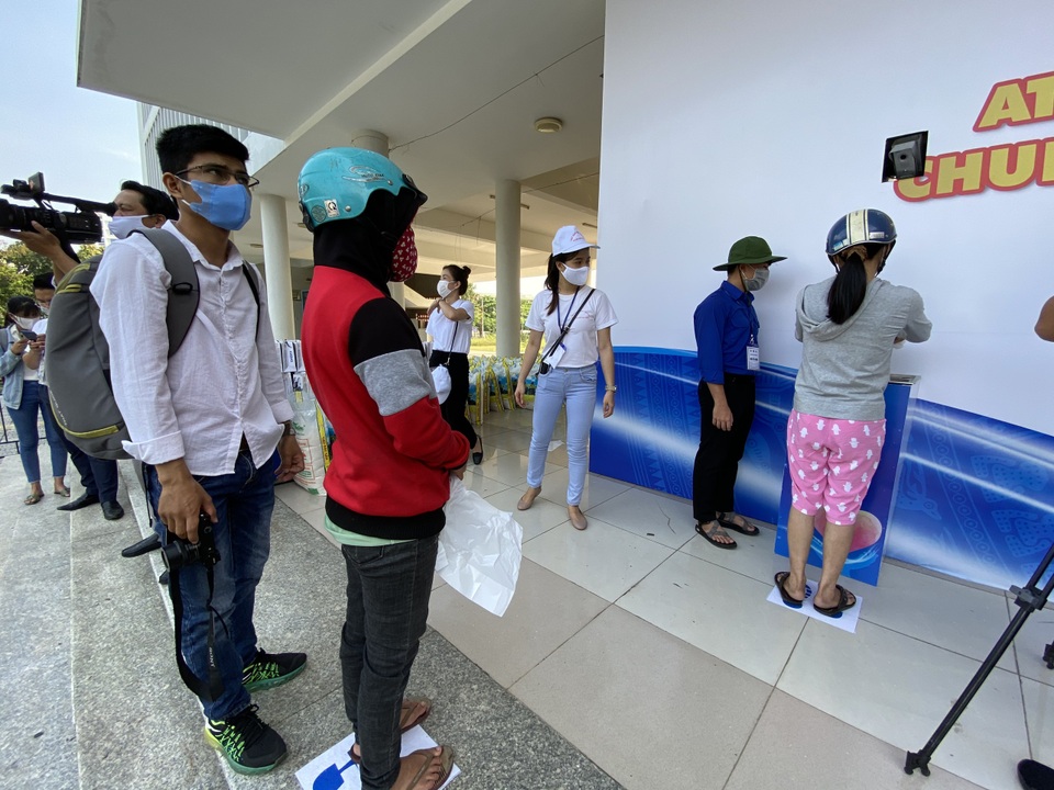 Đà Nẵng khởi động “ATM gạo” phục vụ lao động nghèo - 7 Đà Nẵng khởi động “ATM gạo” phục vụ lao động nghèo - 7