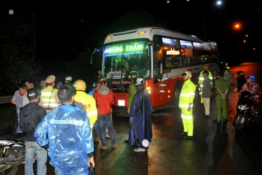 Khởi tố vụ côn đồ tấn công xe khách, đánh tài xế, phụ xe nhập viện