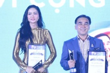 Quyền Linh được vinh danh, H'Hen Niê khóc nghẹn nhớ thời sinh viên nghèo