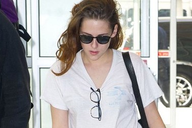 Kristen thường nhốt mình trong phòng vì scandal ngoại tình