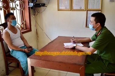 Đối tượng trốn truy nã chém người tình liên tiếp trong nhà nghỉ