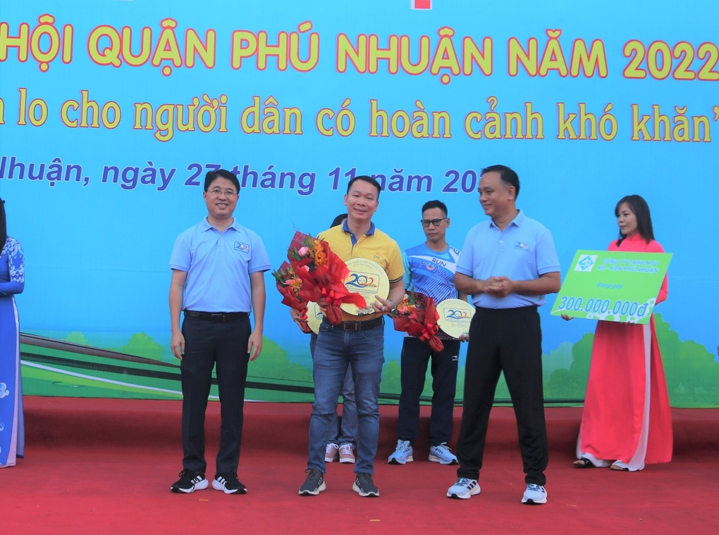 PNJ đóng góp hơn 600 triệu đồng cho quỹ an sinh xã hội Phú Nhuận - 1 PNJ đóng góp hơn 600 triệu đồng cho quỹ an sinh xã hội Phú Nhuận - 1