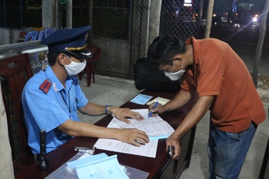 Xử phạt 6 xe khách cố tình chở người từ TPHCM đi các tỉnh