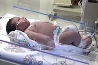 Bé sơ sinh "khổng lồ" nặng gần 7,3kg chào đời tại Mỹ