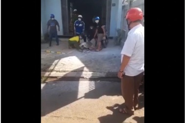 Giận vợ, người đàn ông ôm 4 bình gas châm lửa đốt