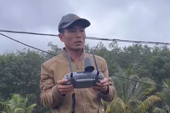 Gặp người chở drone hơn 300 triệu cứu người bị mắc kẹt 1 đêm giữa lũ