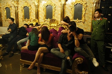 “Tiệc ma túy” trong quán karaoke: Cô giáo tiểu học là người đưa ma túy vào