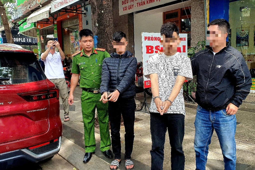 Nhóm thanh, thiếu niên chuyên trùm kín đầu trộm cắp tài sản trên ô tô - 1 Nhóm thanh, thiếu niên chuyên trùm kín đầu trộm cắp tài sản trên ô tô - 1