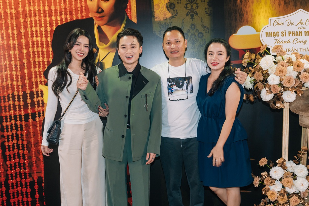 Phan Mạnh Quỳnh mời Mỹ Tâm vào live concert đầu tiên trong sự nghiệp - 2 Phan Mạnh Quỳnh mời Mỹ Tâm vào live concert đầu tiên trong sự nghiệp - 2