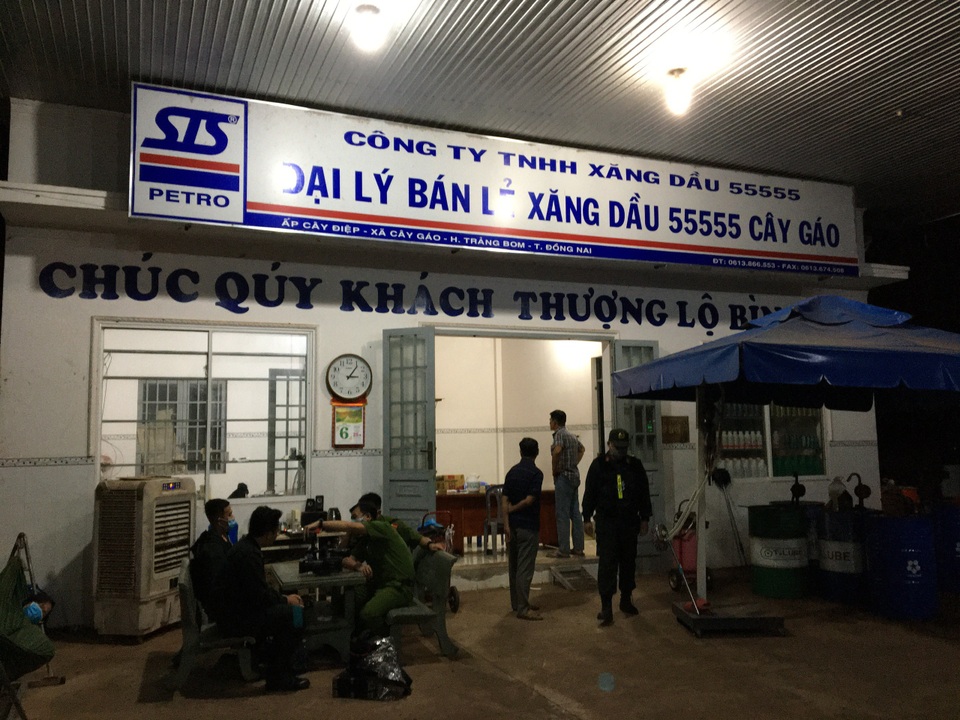 Công an triệt phá đường dây mua bán xăng giả cực lớn - 1 Công an triệt phá đường dây mua bán xăng giả cực lớn - 1
