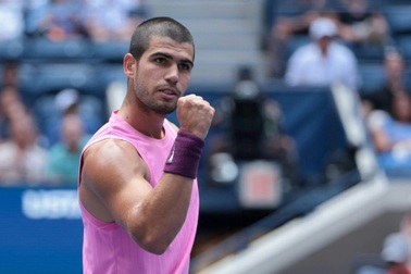 Alcaraz thể hiện phong độ hủy diệt, tiến vào bán kết US Open