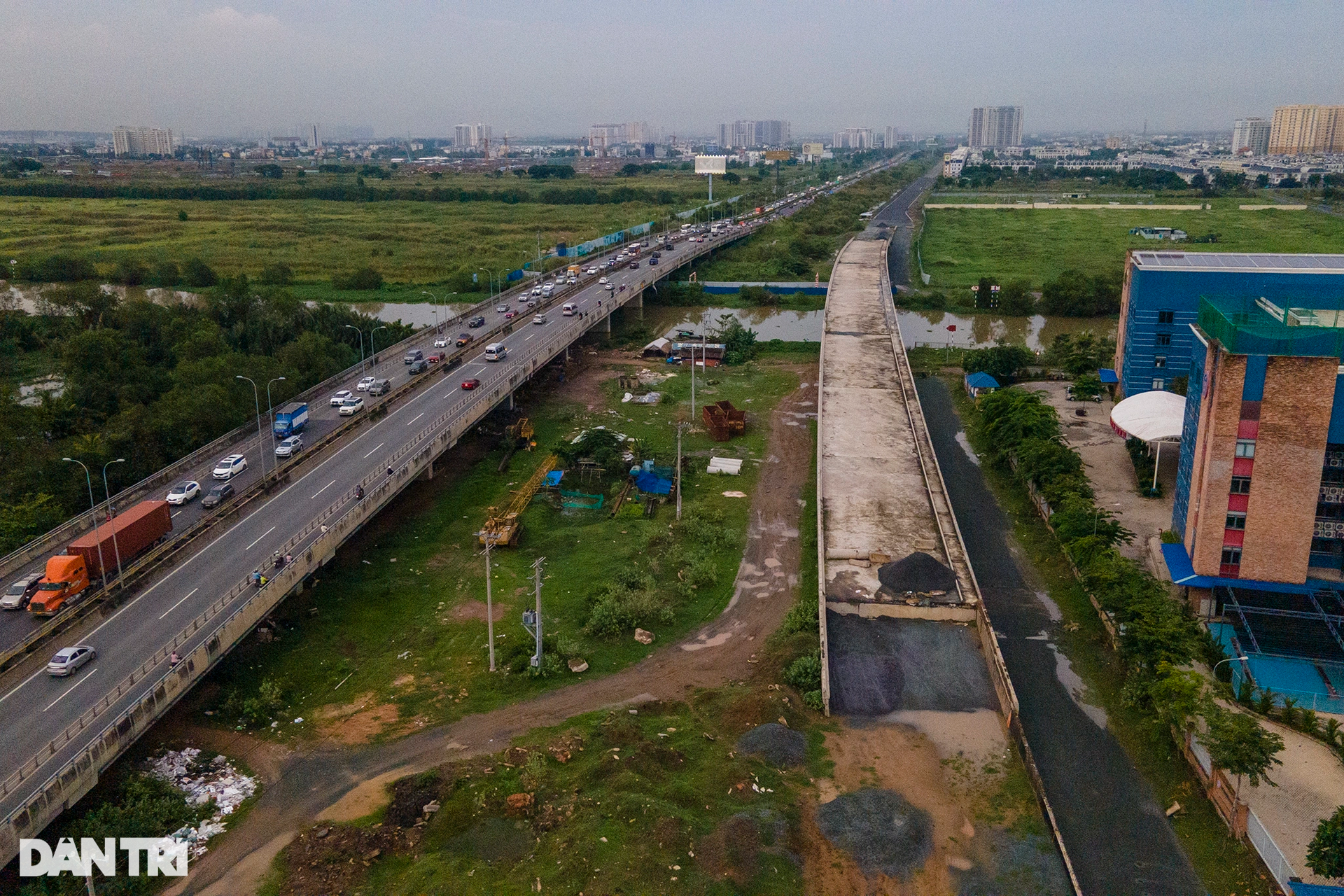 Cận cảnh 3,3km đường xây mãi chưa xong ở TPHCM - 5 Cận cảnh 3,3km đường xây mãi chưa xong ở TPHCM - 5