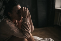 Lăng nhăng với ông hàng xóm già, tôi phải trả giá đắt, muốn bỏ không xong