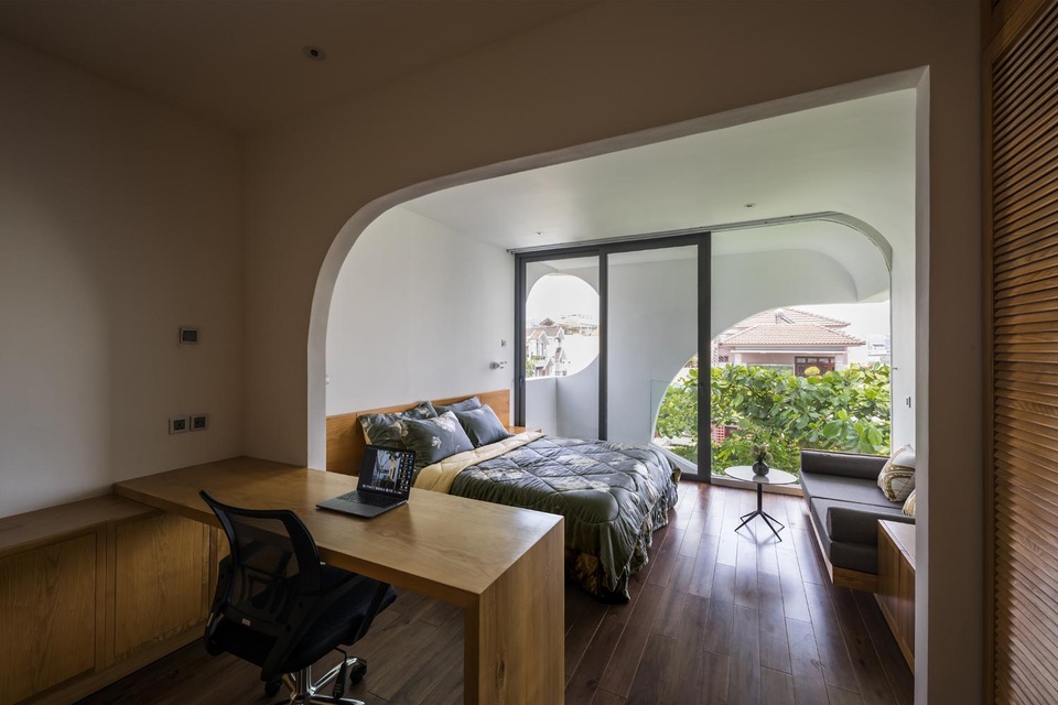 Nhà phố Sài Gòn có cách thiết kế độc giúp gia chủ tiết kiệm tiền điện - 11