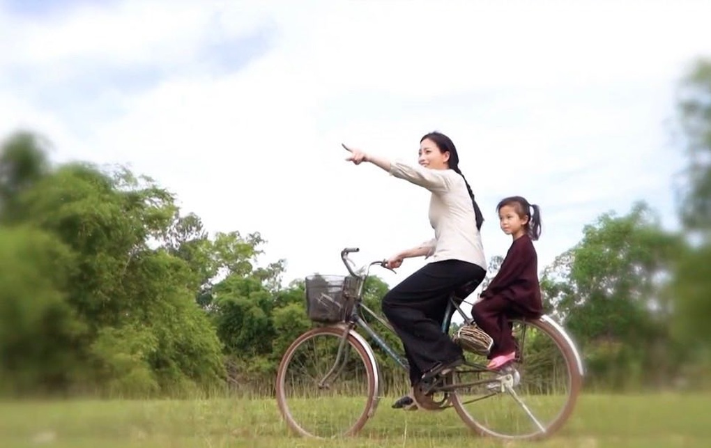 Huyền Trang đánh dấu 10 năm đăng quang Quán quân Sao Mai bằng MV mới - 3 Huyền Trang đánh dấu 10 năm đăng quang Quán quân Sao Mai bằng MV mới - 3