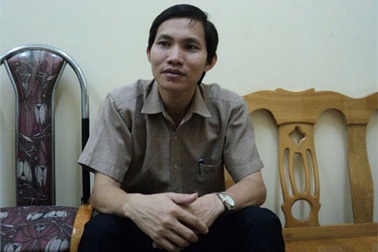 Dân xì xụp khấn “miếu vỉa hè”: Chính quyền cũng “ngại” tâm linh!