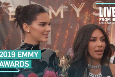 Kim Kardashian đọ dáng với em gái