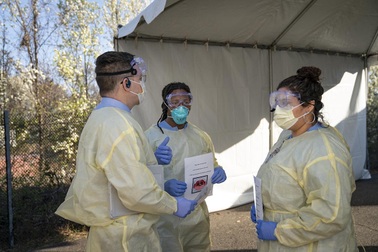 Truyền hình Mỹ tặng đạo cụ y tế cho bác sĩ ứng phó dịch Covid-19