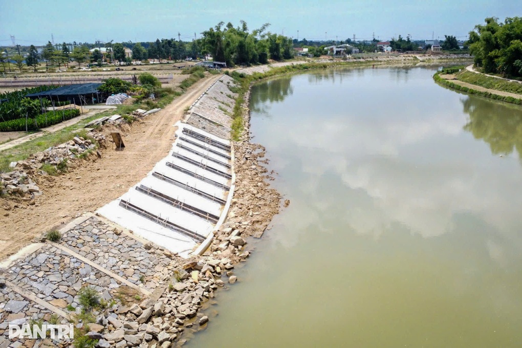 Kè chống sạt lở khẩn cấp vắng bóng công nhân - 1