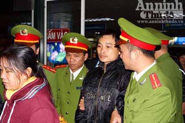 Bắt đối tượng cắt cổ cắt cổ chủ quán cafe để cướp tài sản